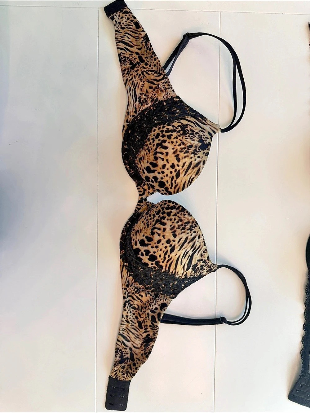 Victoria's Secret Leopard Print Bikini Top 34D Like New